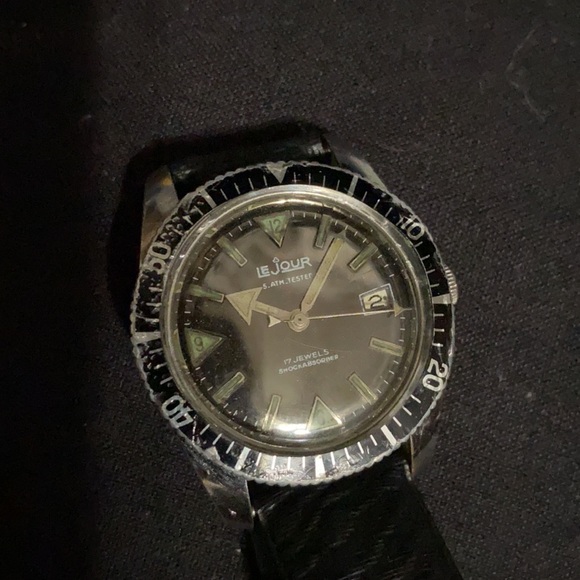 Vintage Swiss Le Jour Dive Watch RARE RUNS - Picture 2 of 5